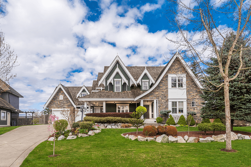 beautiful-exterior-of-newly-built-luxury-house