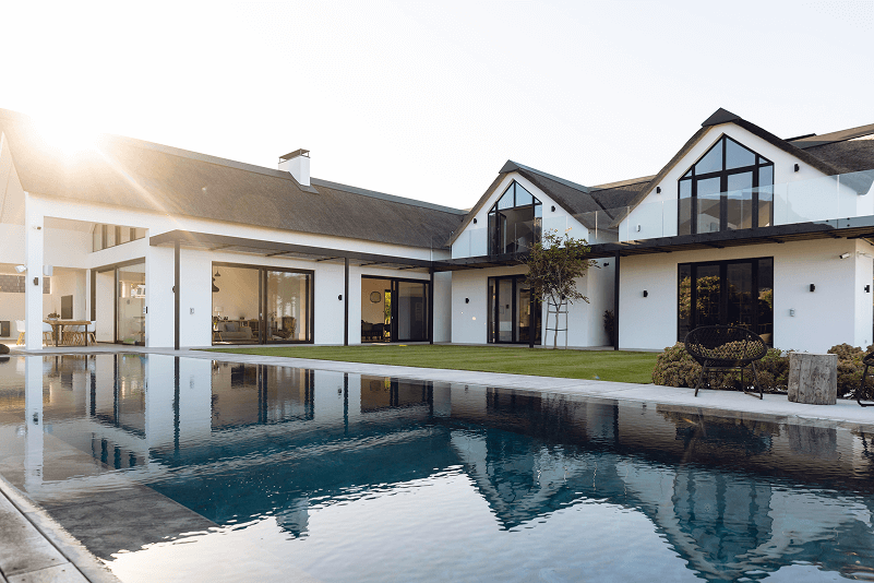 luxurious-modern-house-exterior